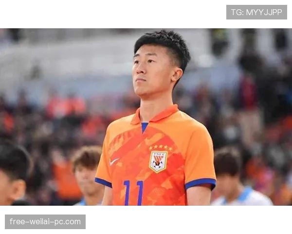 刘洋私底下穿拖鞋逛街，赛场上却像换了个人一样狂飙助攻？